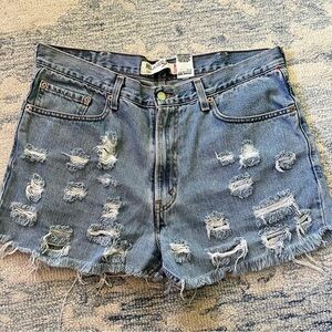 LEVI’S VINTAGE 550 DISTRESSED RELAXED FIT JEAN SHORTS SIZE 14